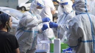 Slovensko si zabezpečí státisíce testov na koronavírus, rozhodla vláda
