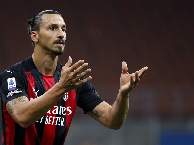Nakazil sa i slávny futbalový útočník, na zápasy musí zabudnúť