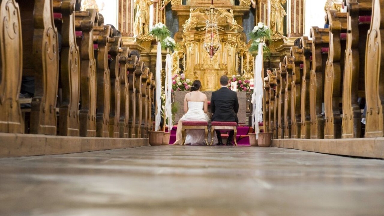 U hostí na svadbe potvrdili nákazu, v okrese zvolajú krízový štáb