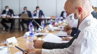 Rokovať bude pandemická komisia. Očakáva sa sprísňovanie