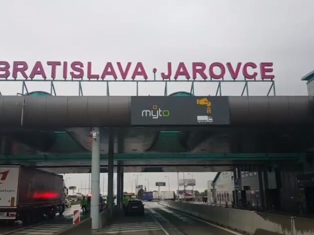 Zhrnuli pravidlá, čo treba robiť pri vstupe do našej krajiny