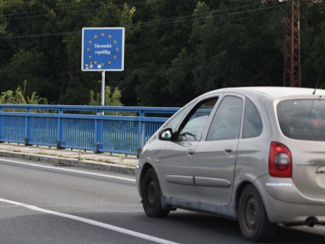 Polícia kontroluje hraničné priechody, sleduje dodržiavanie opatrení