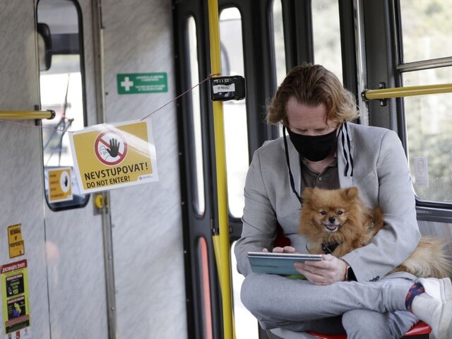 V ČR majú viac nakazených, ako sa od začiatku krízy vyliečilo