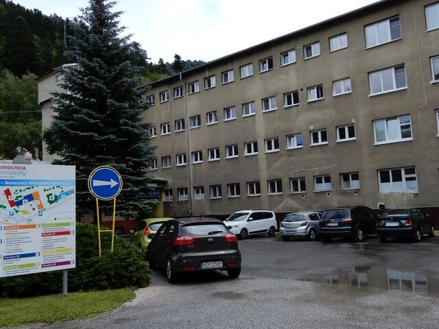 Zdravotníci v problémoch. Covid-19 komplikuje prevádzku nemocníc