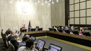 Rokovanie vlády o núdzovom stave a reforme súdnictva