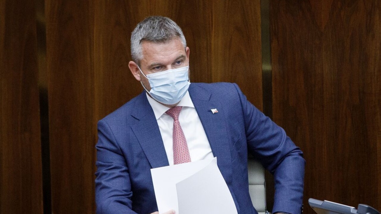 S mimoriadnou schôdzou prichádza aj Hlas. Žiada vysvetlenie núdzového stavu