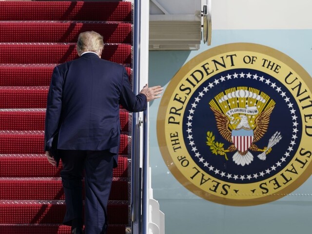 Úder pre Trumpa. Kľúčovú vakcínu nestihnú pripraviť do volieb