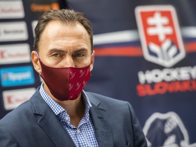 Hokejoví rozhodcovia na poslednú chvíľu uspeli. Čo vybojovali?