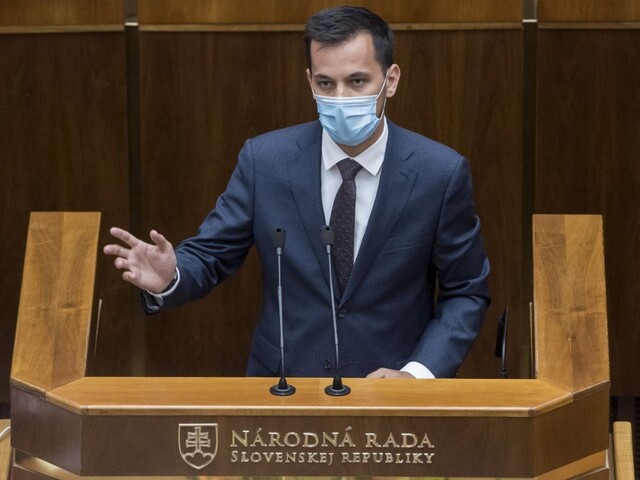 Núdzový stav obmedzuje práva? Fico len straší ľudí, reaguje Šeliga
