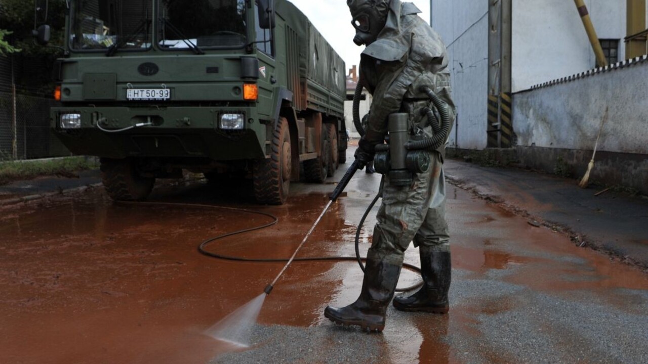 Kal zalial všetko. Maďari si pripomínajú výročie svojho Černobyľu