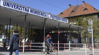 V Košiciach a Prešove situáciu zvládajú aj napriek nakazeným lekárom