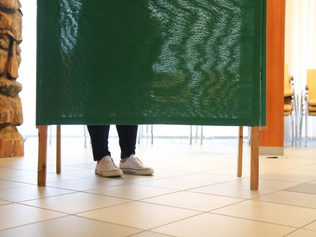Voľby cez pandémiu: Takto to vyzeralo pri volebných schránkach