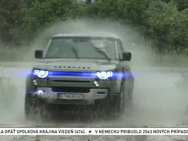 Krízovka s novým Defenderom v teréne