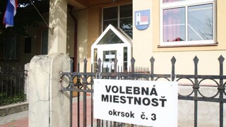 Volilo sa takmer v 50 obciach. Ľudia v izolácii hlas neodovzdali