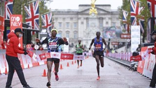 Na maratóne v Londýne zvíťazil Kitata a Kosgeiová, bolo to tesné