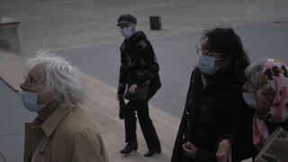 Paríž obnoví prísne opatrenia, Johnson varuje pred ťažkou zimou