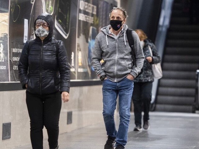Za rúška sa nepokutuje, tvrdí hoax. Nezmysel, reaguje polícia
