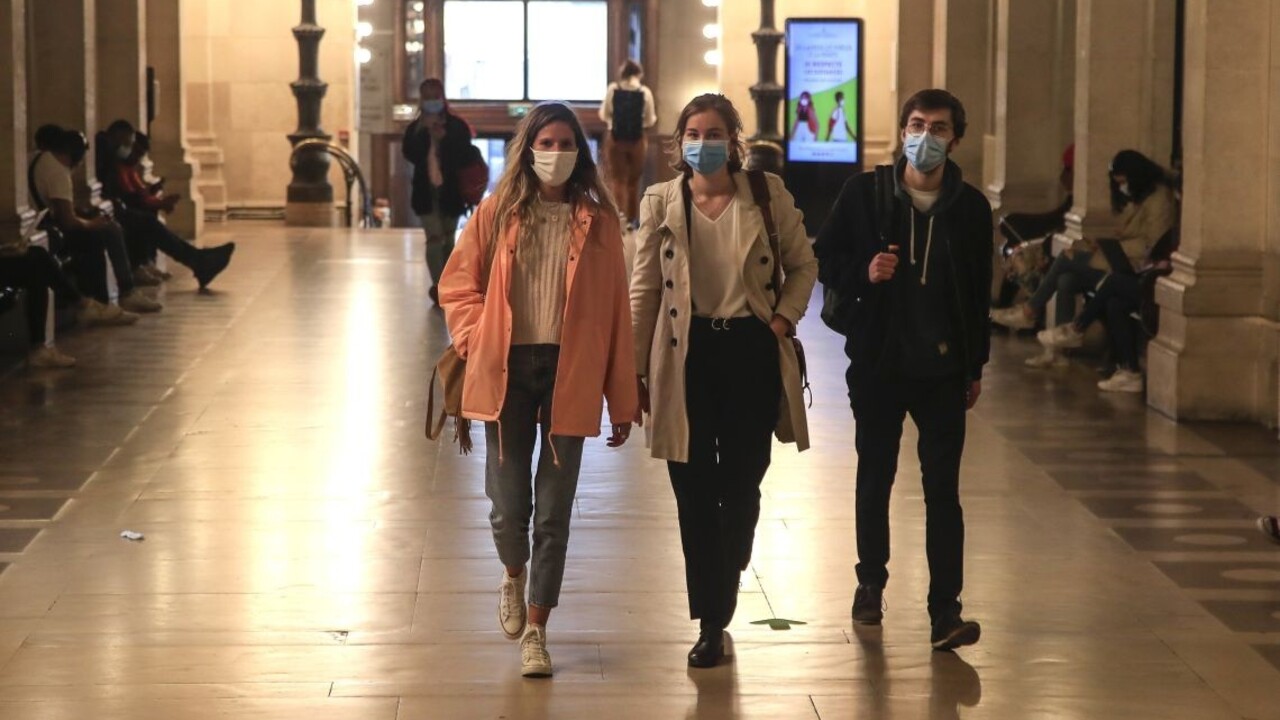 Pribudli stovky nových nakazených, opäť sa testovalo primálo