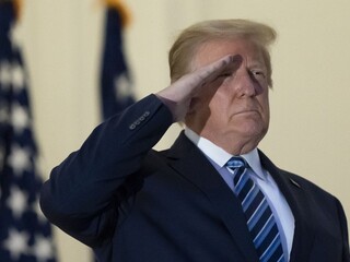 Koronavírus porazíme, odkázal Trump po návrate do Bieleho domu