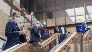 Imperiálne chúťky premiéra? Ministri reagujú na skoré rokovanie