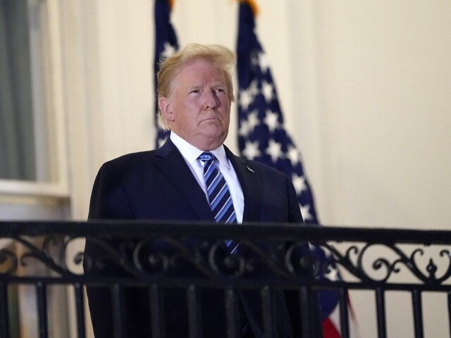 Trump je späť v Oválnej pracovni, podľa lekára je už bez príznakov