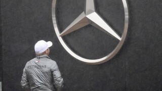 Mercedes má problémy s koronavírusom, Sordovi sa v Taliansku darí