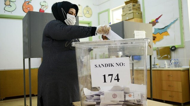 V severnej časti Cypru si prezidenta v prvom kole volieb nezvolili