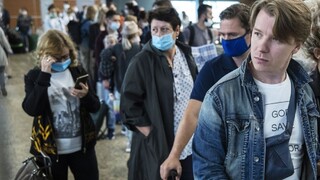 Schválili zákaz zhromažďovania sa. Výnimku majú domácnosti