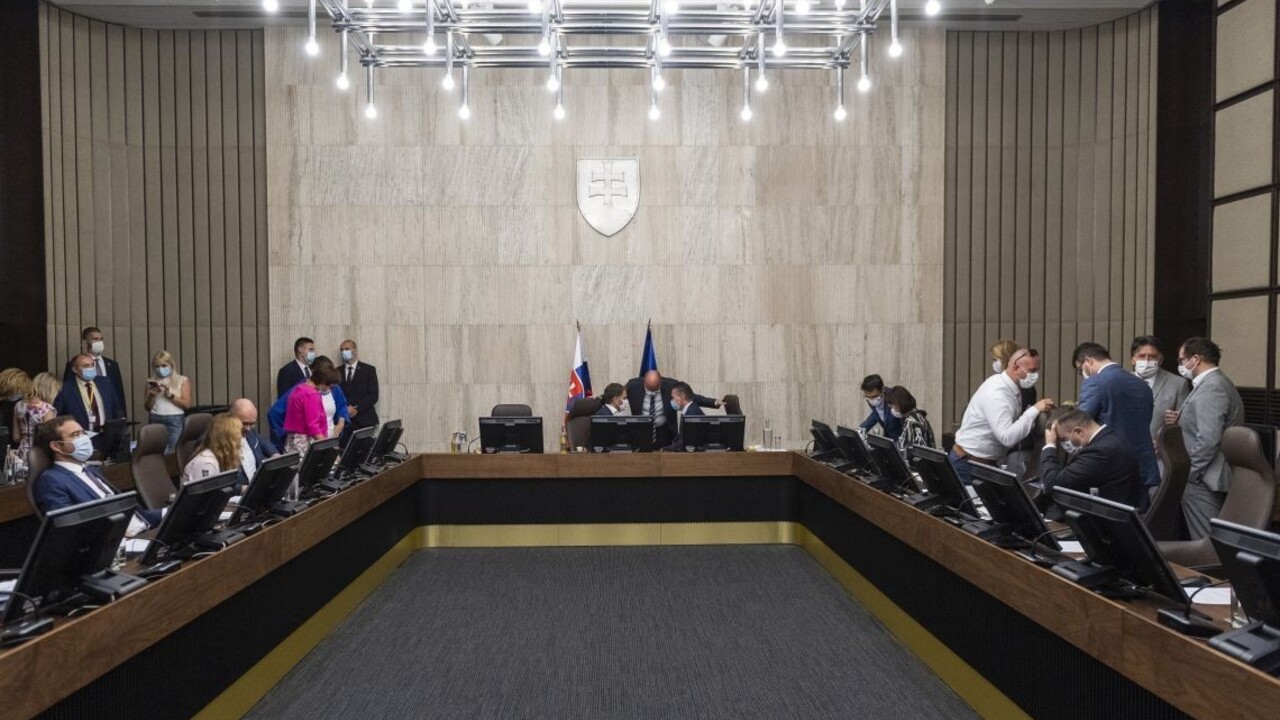 Náročná v náročnej dobe. Ministri hodnotili mimoriadnu vládu
