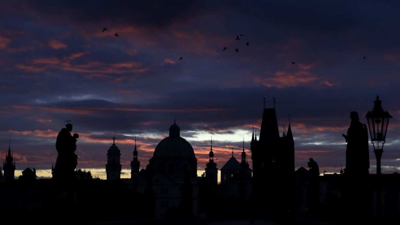 Čísla hrozivo stúpajú. Z Česka hlásia už viac ako tisíc úmrtí