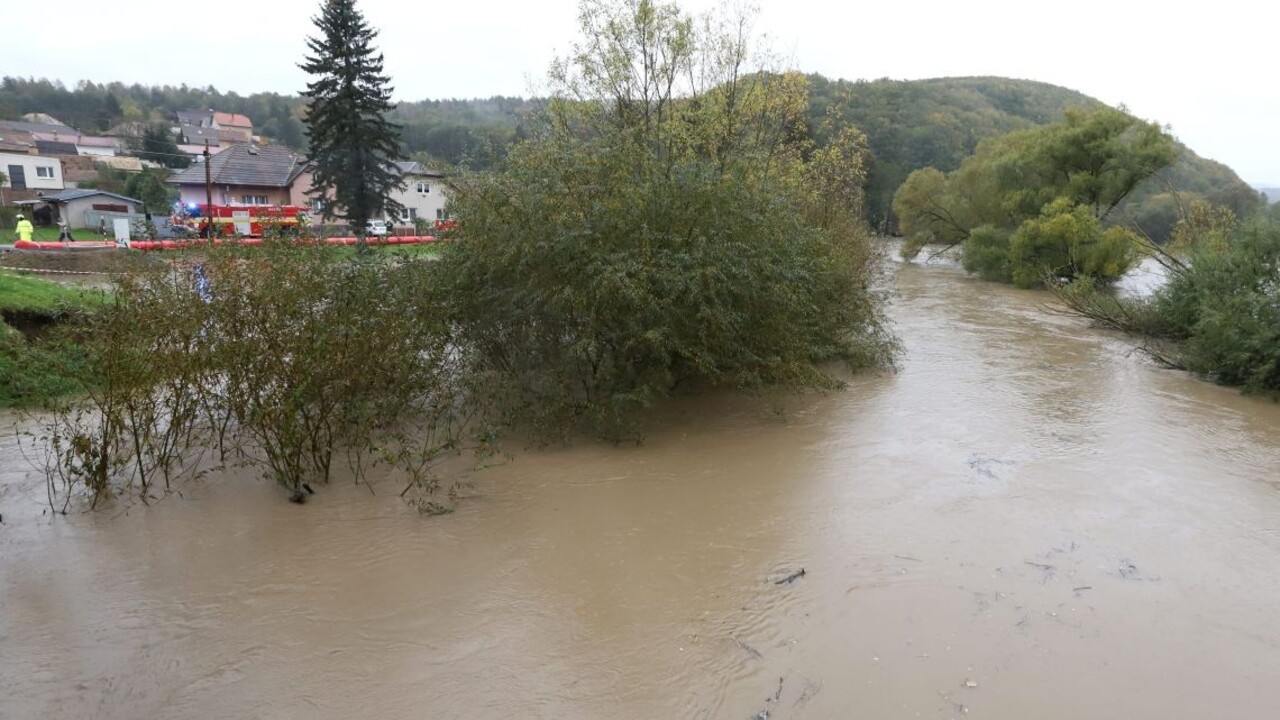 povodne zápalvy Slovensko Zvolenská Slatina 1140px (TASR/Ján Krošlák)