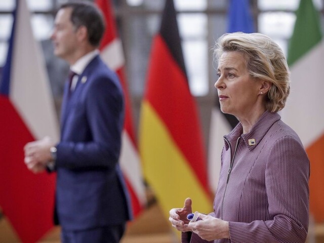 Summit EÚ bude bez šéfky eurokomisie, musí ísť do izolácie
