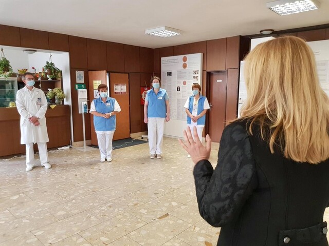 Prezidentka chce mať informácie z prvej ruky, navštívila nemocnicu
