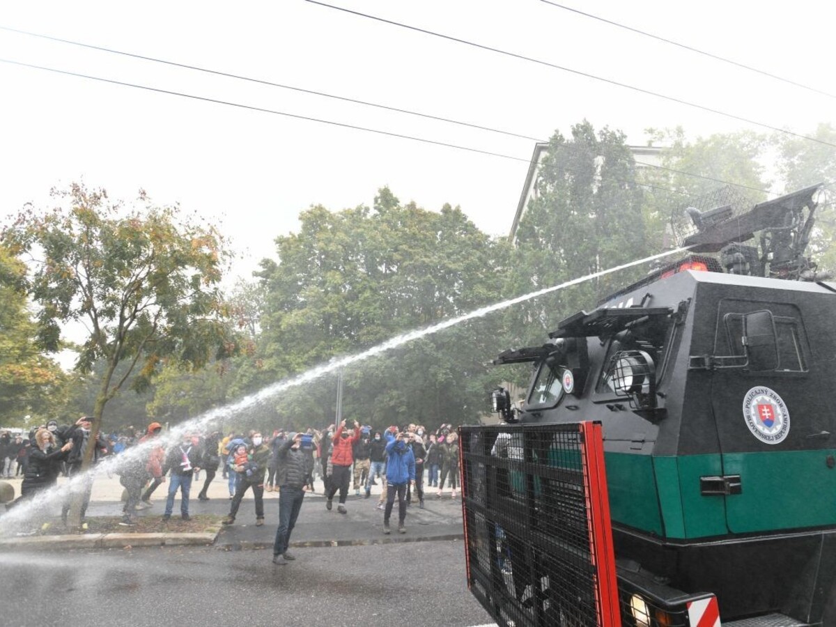 Nelojálny? Sulík bol na proteste, podľa Fica ohrozuje koalíciu