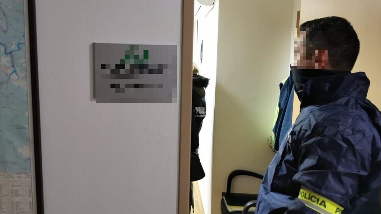 NAKA udrela pri veľkej akcii, mala zadržať známeho advokáta