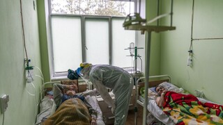 Na Ukrajine zomrelo rekordné množstvo ľudí, hrozí kolaps