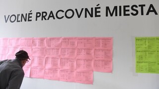 Pracovných ponúk ubúda, sú za tým prísnejšie opatrenia