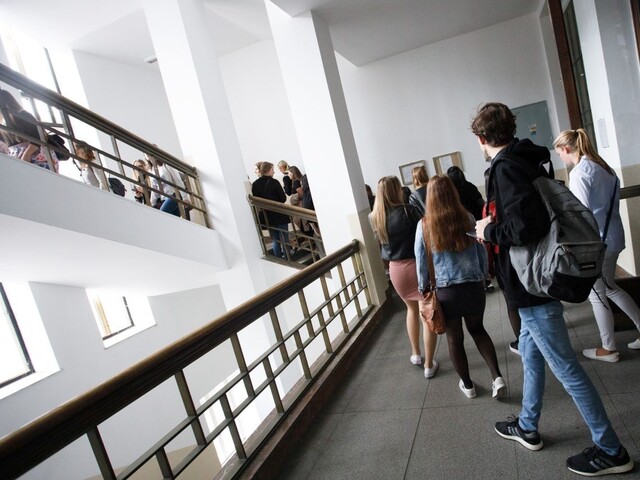 Rodičia vysokoškolákov majú stratiť nárok na daňový bonus na dieťa