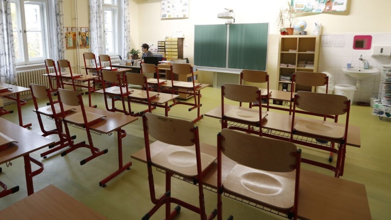 Situácia je výnimočná, učiteľov môžu preraďovať na iné miesta