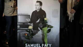 Vražda poznačila Francúzsko, učiteľ dostane vyznamenanie in memoriam
