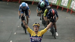 Vuelta odštartovala ešte počas Gira, úvodnú etapu vyhral Roglič