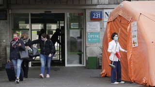 Reportér F. Harzer o budovaní poľných nemocníc v Poľsku