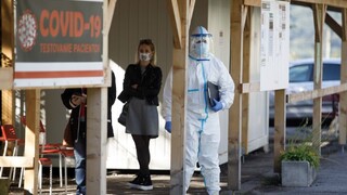 Situácia v nemocniciach je zlá, na hraniciach vám dajú na výber