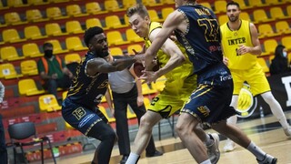 Basketbalistov testujú viackrát do týždňa, liga zatiaľ problémy nemá