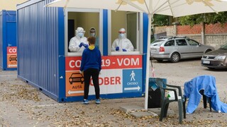 Rozhodujú o osude krajiny. Čaká nás lockdown alebo testovanie