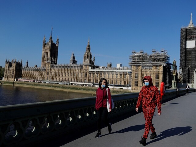Británia mení pravidlá, odsúdení sa už do krajiny nemusia dostať