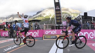 Na Giro sa darilo Hindleymu, tretia etapa Vuelty patrila Martinovi
