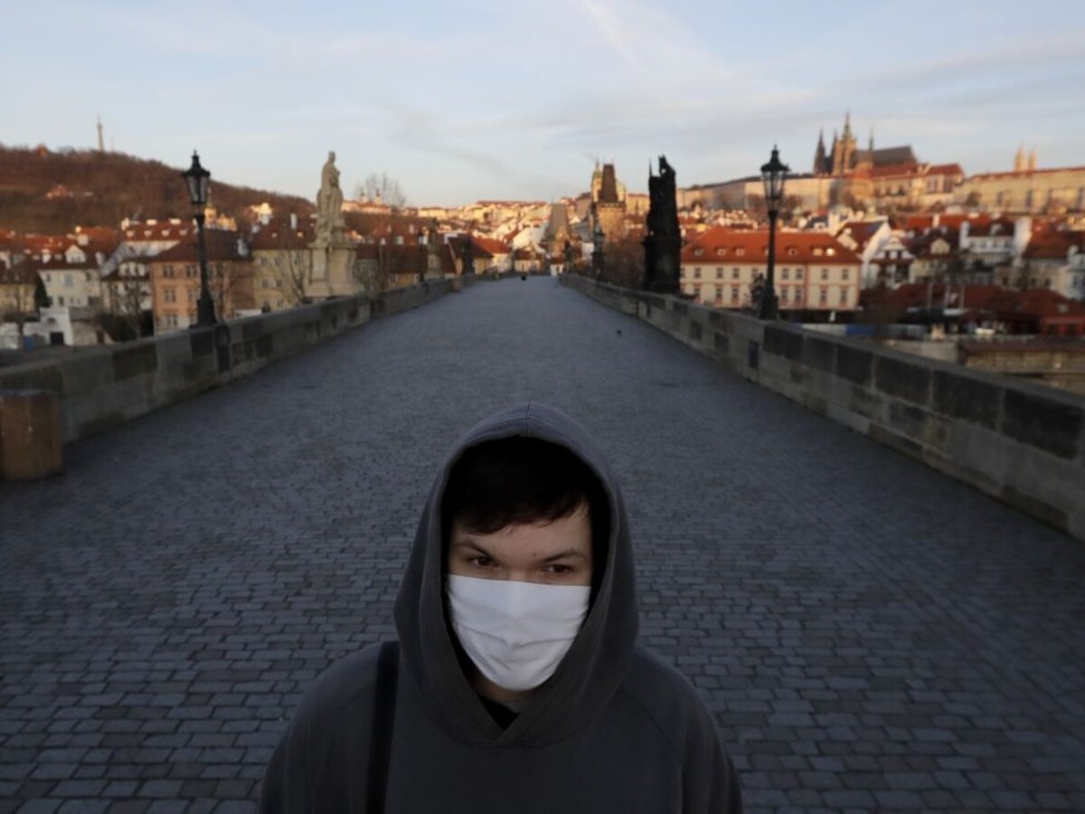 Česko hlási obrovské množstvo prípadov, je čiastočne uzavreté