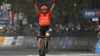 Ďaždivú etapu vyhral český cyklista, na Vuelte triumfoval Bennett