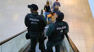 Polícia v kontrolách pokračuje, platí to i pre zákaz vychádzania